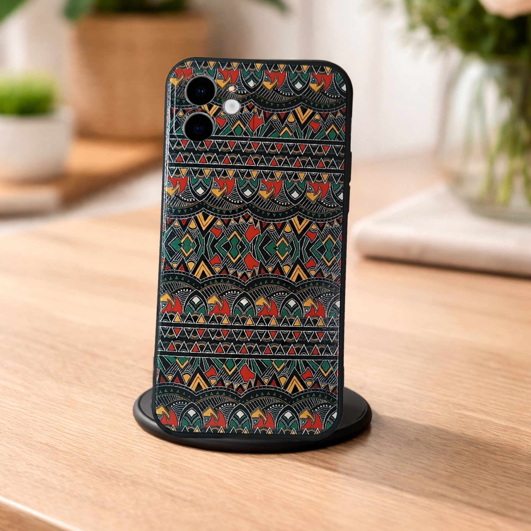 Zielone etui JOYPAC do iPhone 12 w etniczny wzór
