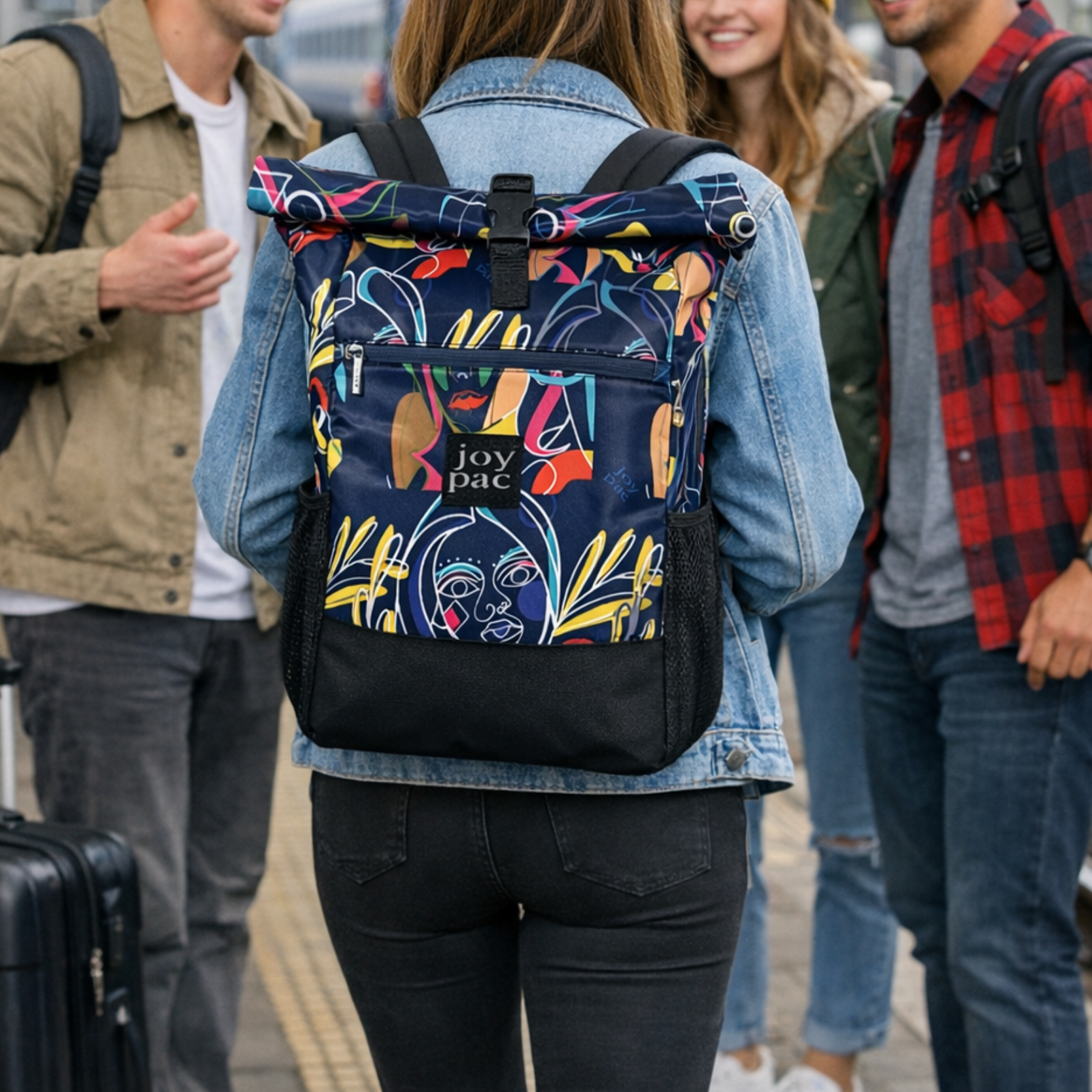 Kolorowy plecak JOYPAC ROLL-BAG roll-top z kieszenią na laptopa 15,6 cala z geometrycznym wzorem
