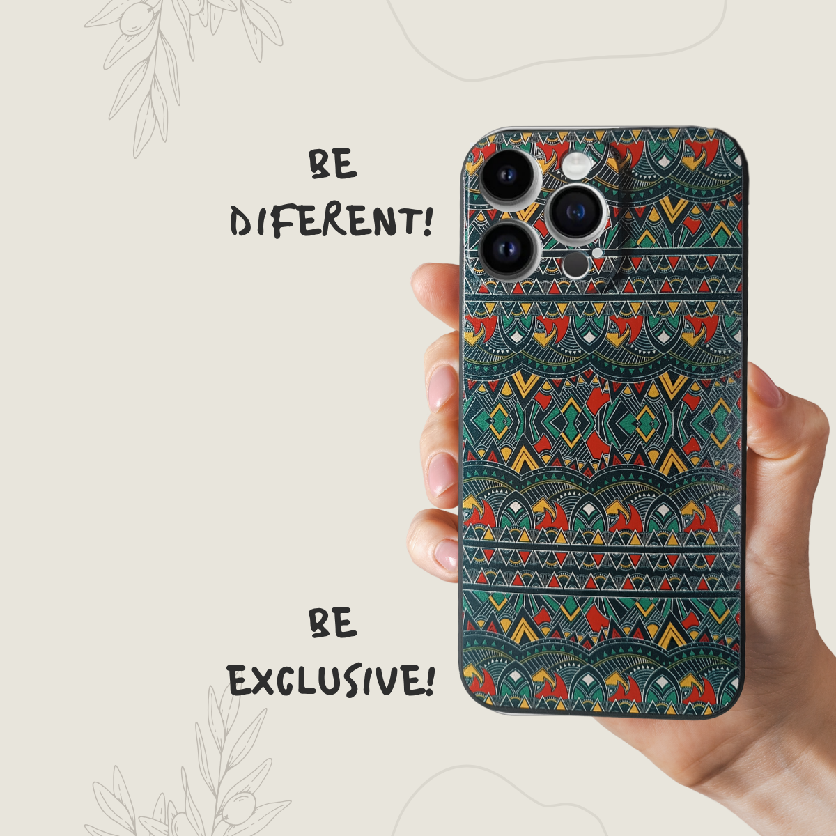 Zielone etui JOYPAC do iPhone 15 z etnicznym motywem wzoru