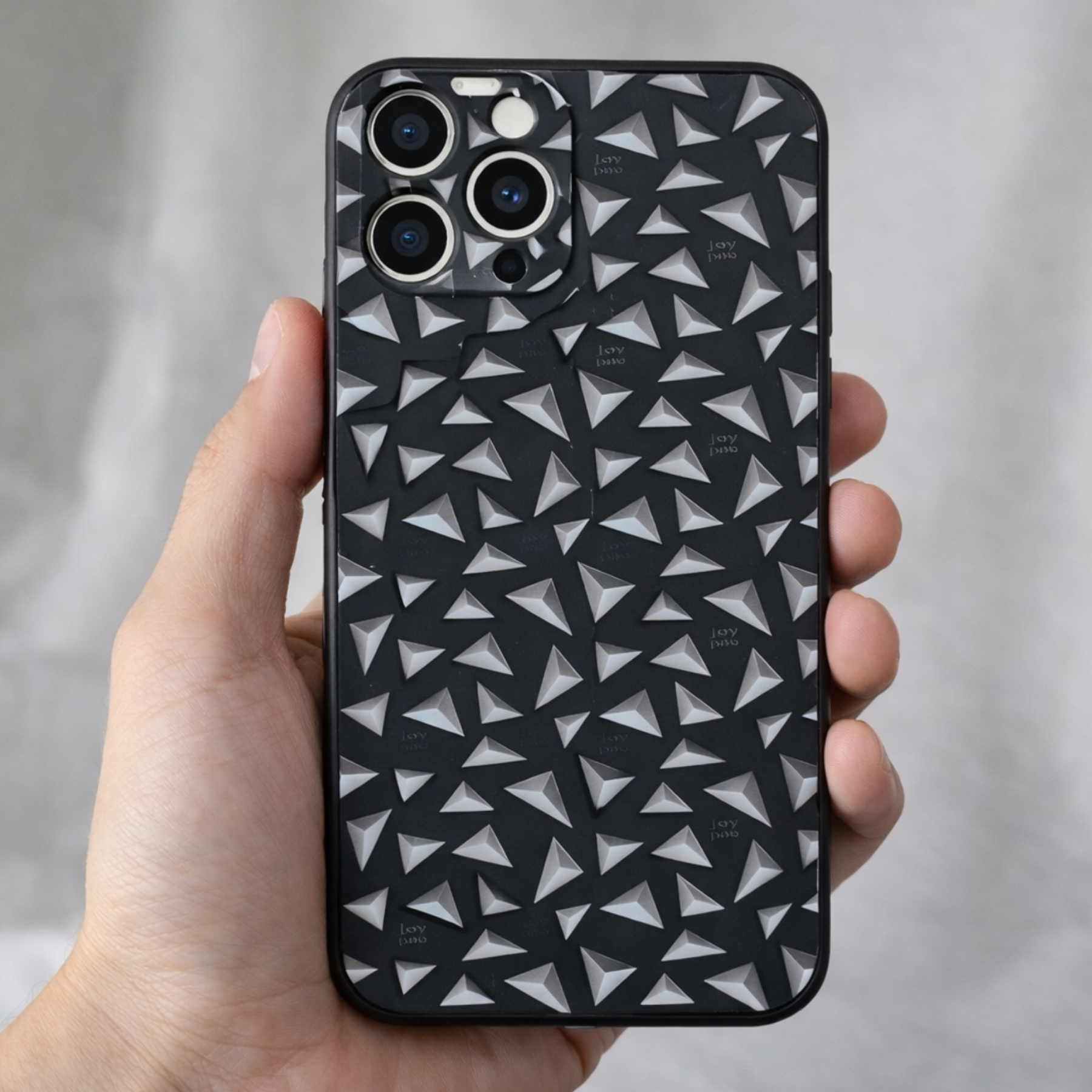 Czarne etui JOYPAC do iPhone 13 Pro Max z geometrycznym wzorem