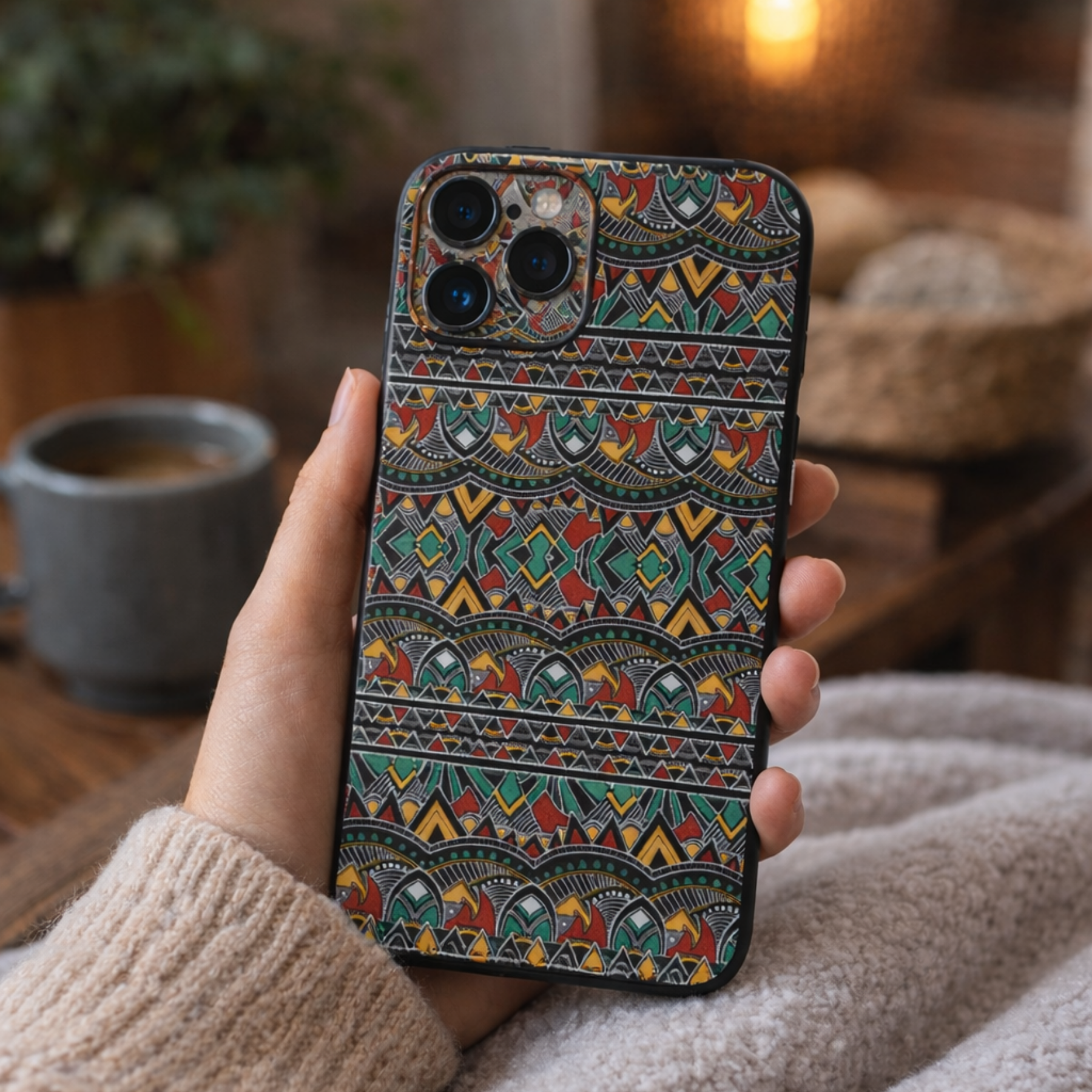 Zielone etui JOYPAC do iPhone 13 Pro Max w etniczny wzór